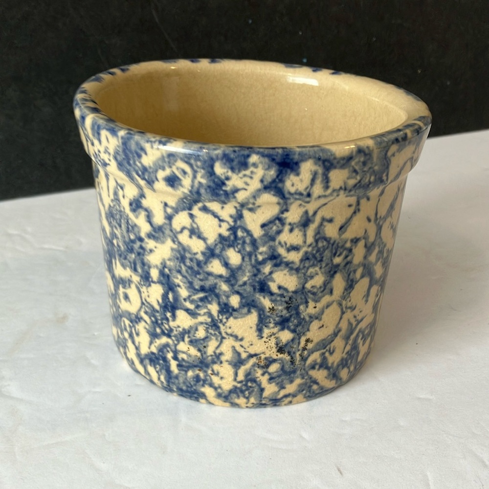 Roseville “ 1 pint low” small blue and cream pottery  crock. Preowned